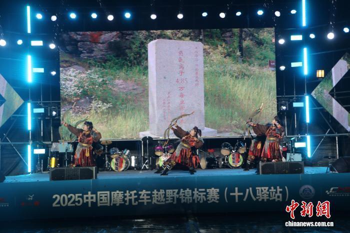 内外游客前, 林业集团公