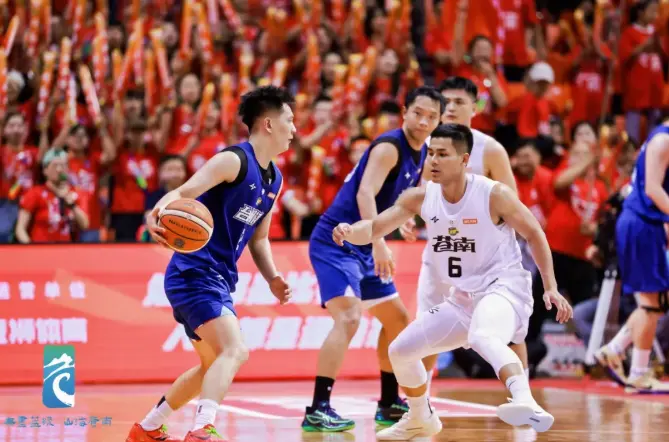 整齐, 镇主场迎战