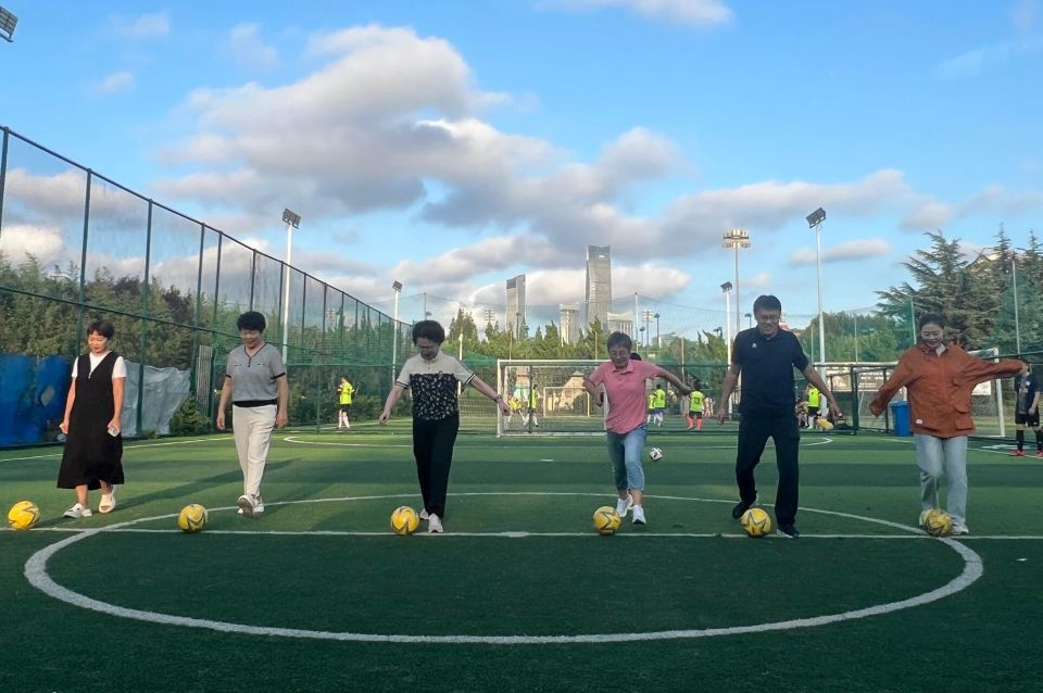 赛事规模逐, 支球队参与, QQtky