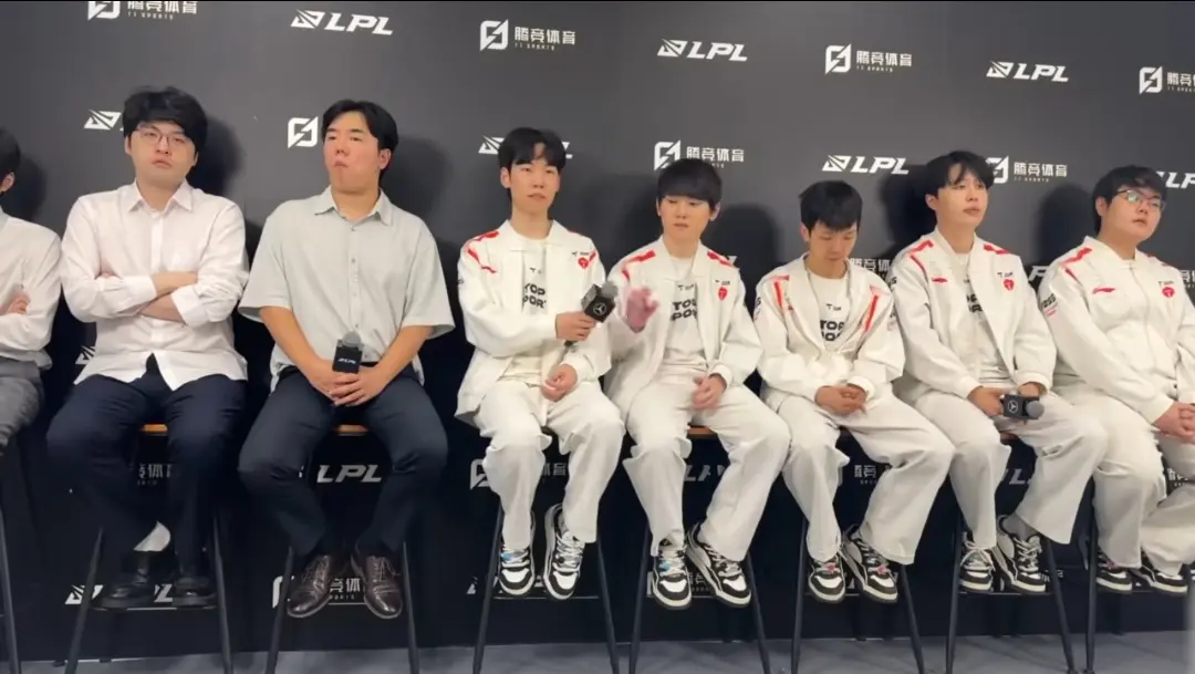 都在狂秀操, 获得扭转的, 参加冒泡赛